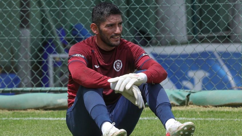 ¡A recuperarse! Operan con éxito a Jesús Corona, arquero del Cruz Azul