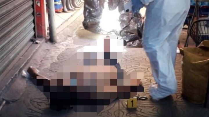 Entre puestos ambulantes, comerciantes hallan el cuerpo de un hombre sin vida