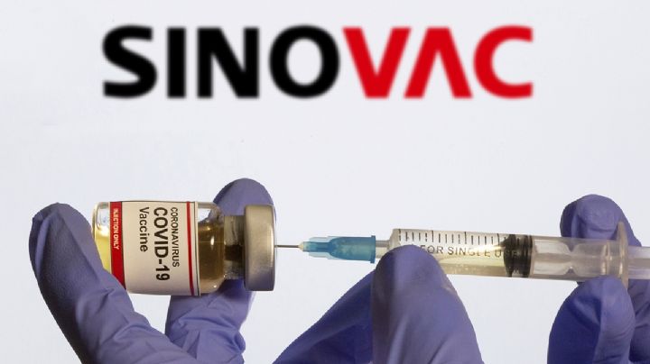 ¿Funcionan las vacunas de China? Los países que las usaron tienen grandes brotes de Covid-19