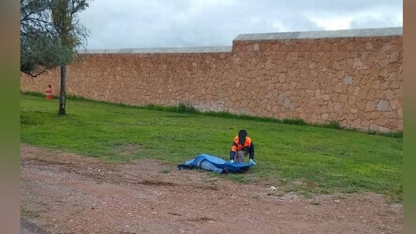 Con al menos tres impactos de bala, localizan el cadáver de un joven a la orilla de la carretera