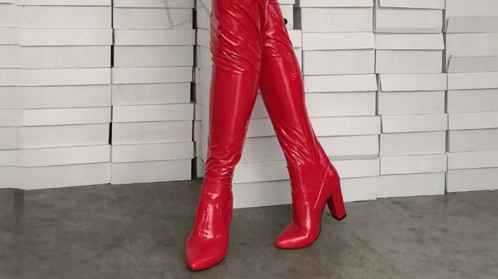 ¿Botas o pantalones? Ambos, dale la bienvenida a las impactantes 'pant boots'