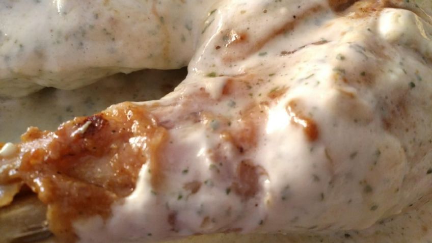 ¡Más rico, imposible! Disfruta de este exquisito pollo bañado en salsa de queso; lo amarás