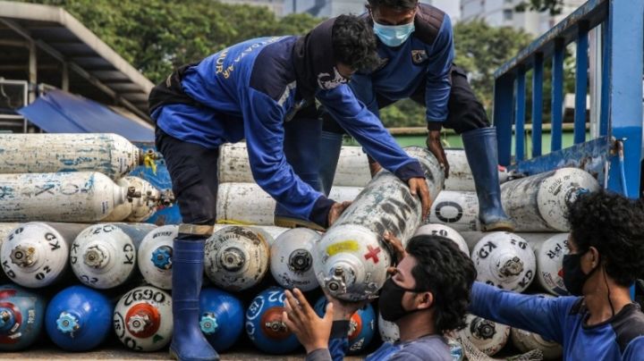 Crisis de oxígeno en Indonesia: Hospitales rechazan a pacientes con problemas respiratorios