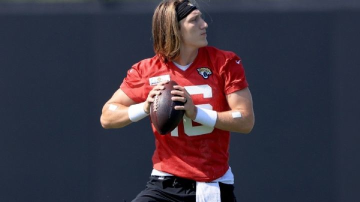 Trevor Lawrence firma contrato por 36.8 millones de dólares con los Jaguars
