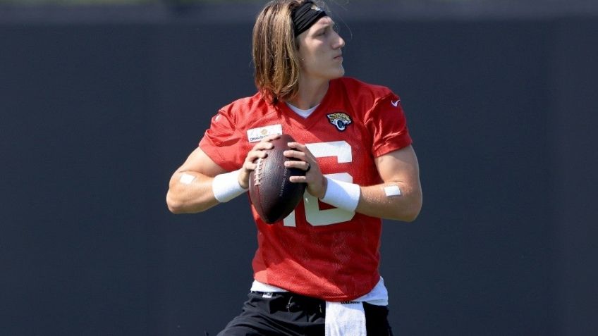 Trevor Lawrence firma contrato por 36.8 millones de dólares con los Jaguars