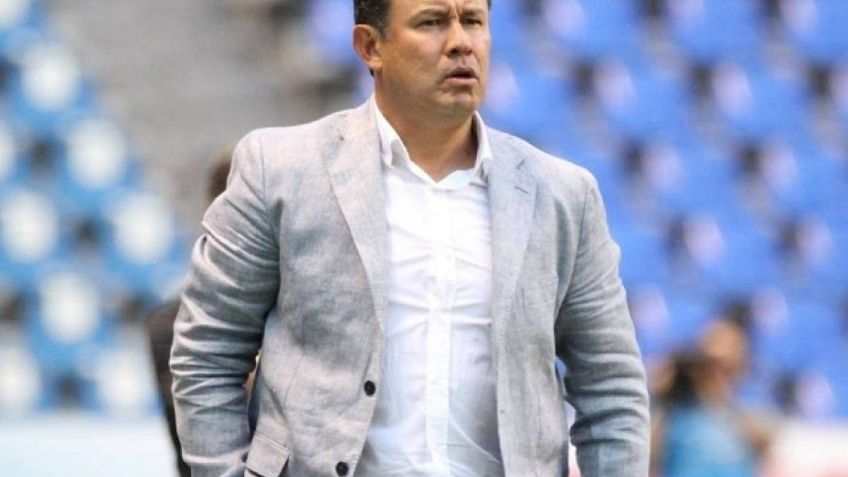 Cruz Azul renueva contrato del director técnico Juan Reynoso por dos años más