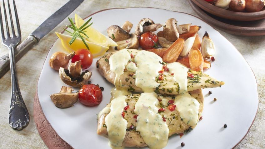 ¡Imperdible! Renueva tus recetas con este exquisito pollo en salsa de queso manchego