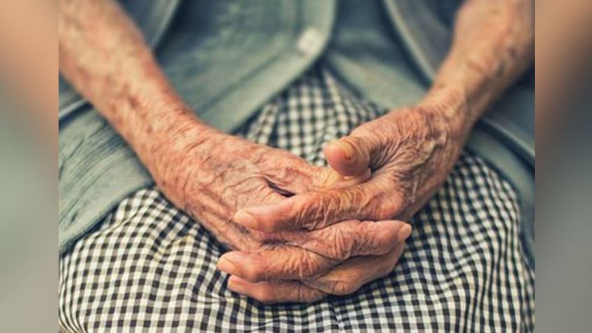 FUERTE VIDEO: Doña Celia es víctima de los abusos de su hijo; la jaloneaba, golpeaba