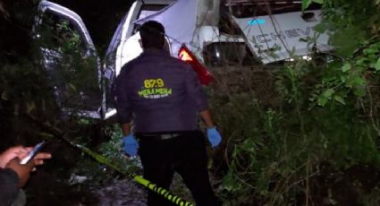 1 muerto por accidente vial en carretera; el vehículo cayó en una barranca de 25 metros