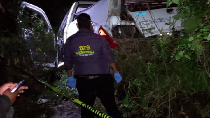 1 muerto por accidente vial en carretera; el vehículo cayó en una barranca de 25 metros