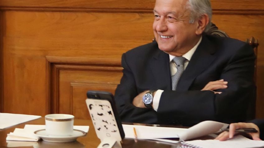 'A la mitad del camino', el nuevo libro de AMLO; ¿cuándo saldrá a la venta y de qué tratará?