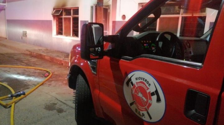 ¡De no creerse! Indigentes se quedan dormidos y causan voraz incendio en una vivienda