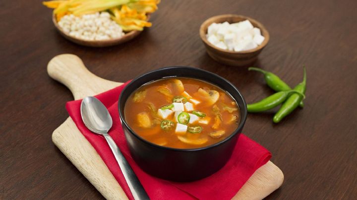 Ideal para recibir el Mes Patrio: Así podrás preparar un delicioso caldo de pollo ranchero