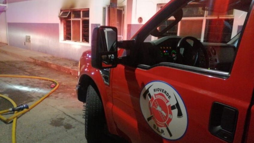 ¡De no creerse! Indigentes se quedan dormidos y causan voraz incendio en una vivienda