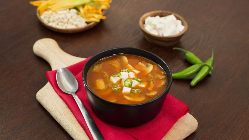 Ideal para recibir el Mes Patrio: Así podrás preparar un delicioso caldo de pollo ranchero