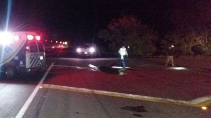 Con las manos atadas hacia la espalda, hallan a hombre sin vida en la carretera