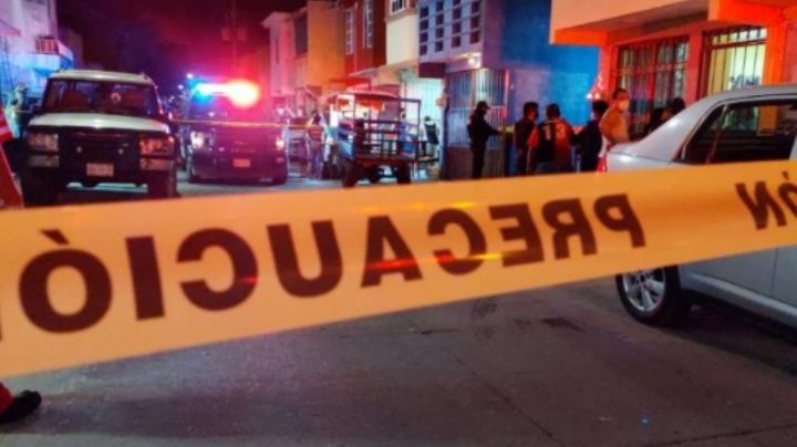 Con cinta en la boca y apuñalado, así encontraron a un hombre muerto en un sillón