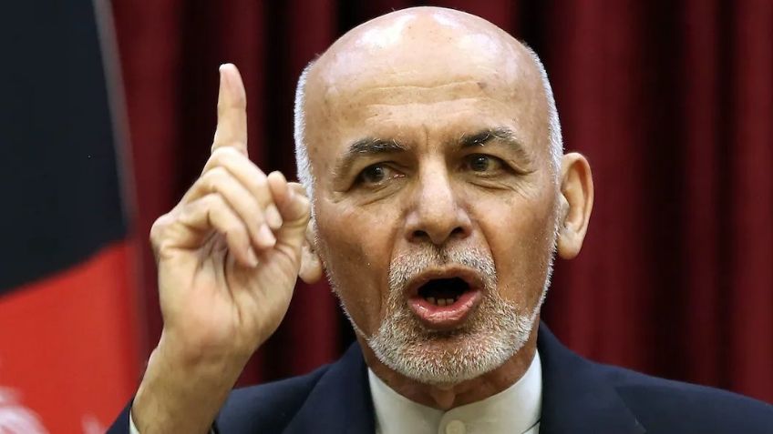 Talibanes arriban a Kabul: Presidente de Afganistán y embajadores de EU dejan el país