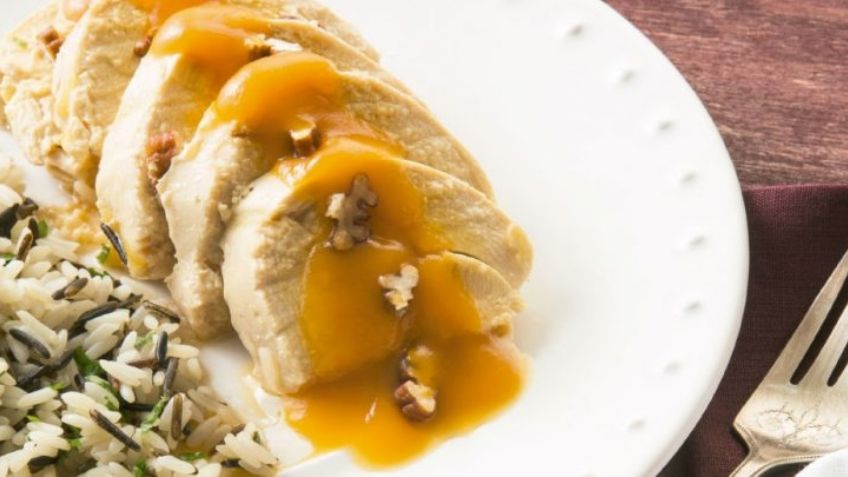 Renueva tus habilidades culinarias con este exquisito pollo en salsa de calabaza y nuez