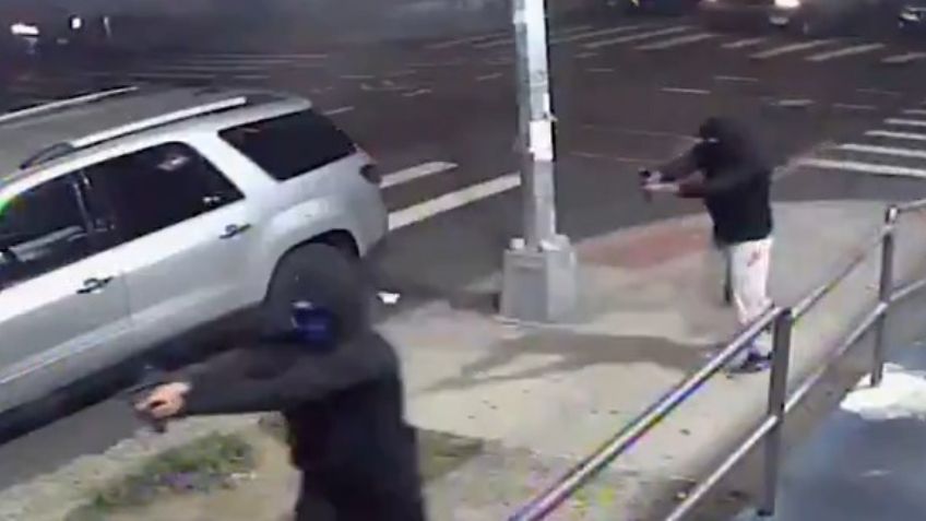 A sangre fría: Pandilleros balean a transeúntes en Nueva York; difunden el VIDEO del ataque