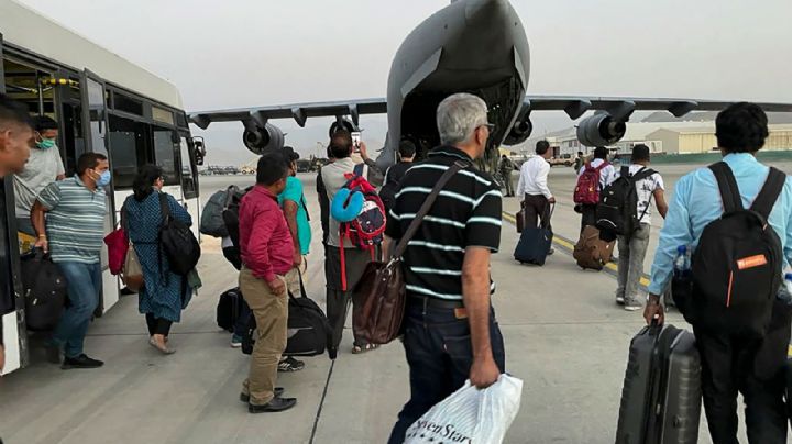 VIDEO: 20 civiles mueren al intentar huir de los talibanes, entre ellos una niña de 2 años