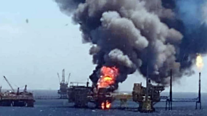 Controlan incendio de plataforma de Pemex en Campeche; hay varios empleados heridos