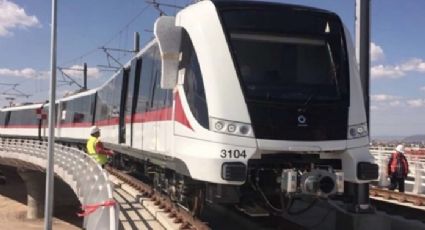 VIDEO: ¡Brutal! En pleno transporte público, hombre comete 'acto suicida'; estaría drogado