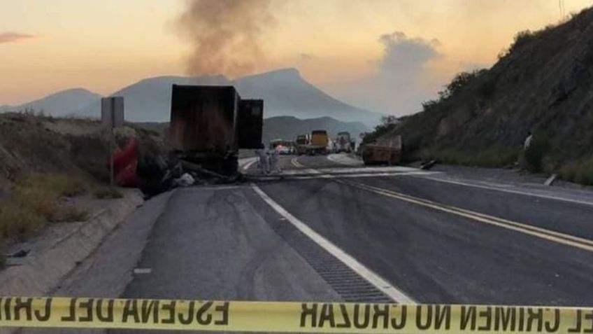 Terrible accidente: Dos bebés mueren calcinados tras un choque entre tres tráilers