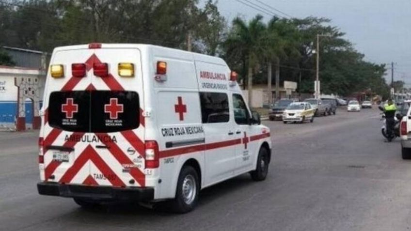 Asaltantes dan feroz golpiza a víctima en un puente peatonal; murió en el hospital