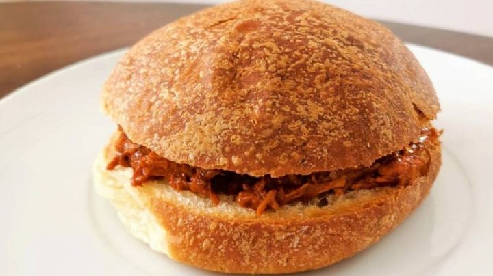 Disfruta del mes patrio con estas exquisitas hojaldras de mole con pollo; nadie podrá resistirse