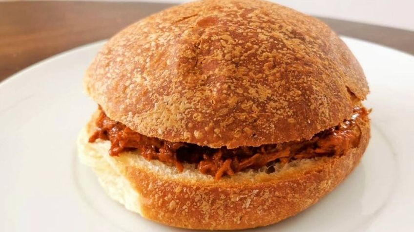 Disfruta del mes patrio con estas exquisitas hojaldras de mole con pollo; nadie podrá resistirse