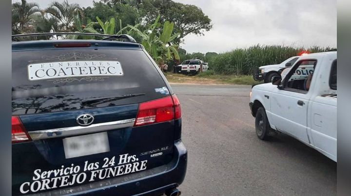 A la orilla de la carretera, localizan los cuerpos de dos jóvenes con evidentes signos de tortura