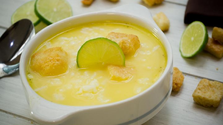 Receta fácil: Disfruta de este temporada de lluvias con una rica sopa griega de pollo