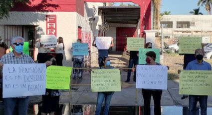 Cajeme: Jubilados y pensionados de Isssteson se manifiestan; exigen que se respeten sus pagos