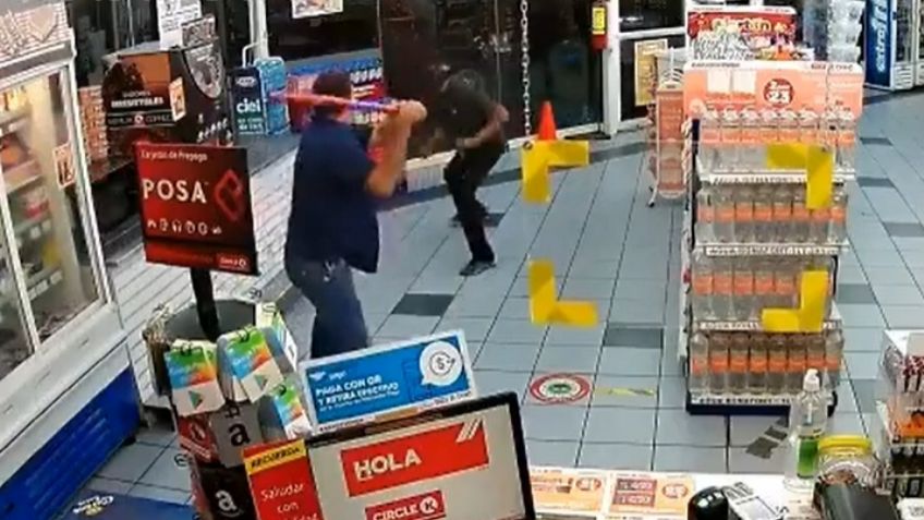 ¡Brutal! Vendedor y ladrones se enfrentan a golpes en Obregón; difunden el VIDEO de la pelea
