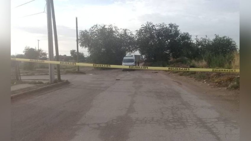 Maniatado y 'encobijado', encuentran el cuerpo de un sujeto en calles de Ciudad Juárez