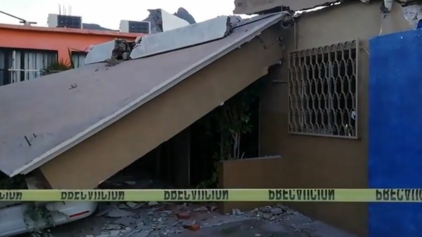 Guaymas: Auto destruye cochera de una vivienda en Las Villas al impactarse con ella