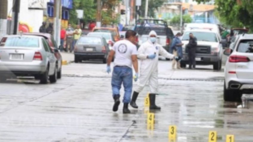 Ejecutan a tiros a un médico gastroenterólogo; murió al interior de su camioneta