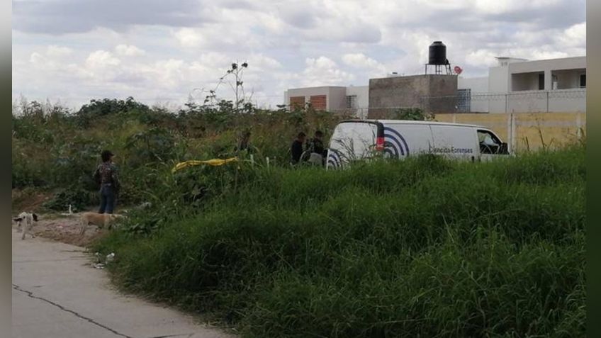 Jalisco: Crimen organizado abandona el cuerpo de un joven en terreno enmontado