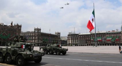 Durante Desfile Cívico Militar, cadete se desmaya; sus compañeros lo auxilian