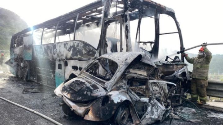 Mueren dos en accidente provocado por autobús robado por estudiantes de Ayotzinapa