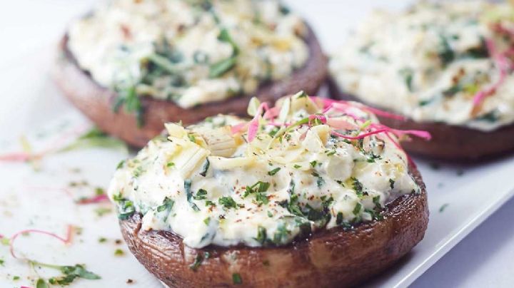 ¡Exquisito manjar! Consiente a tu paladar con estos deliciosos hongos portobello rellenos de pollo