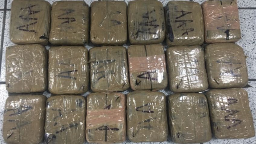 Arrestan a dos choferes de autobús en carretera de Sonora; viajaban con 17 kilos de droga