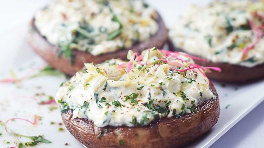 ¡Exquisito manjar! Consiente a tu paladar con estos deliciosos hongos portobello rellenos de pollo