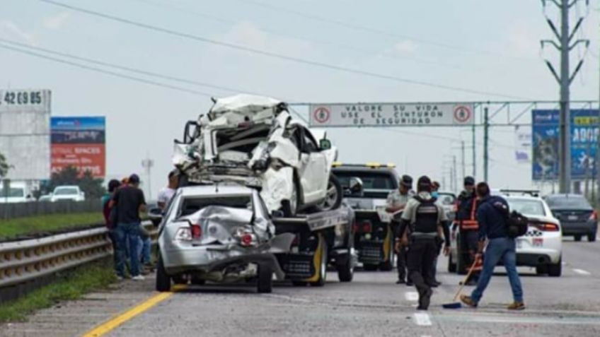Un muerto y 15 heridos, el saldo de una trágica carambola sobre la México-Querétaro
