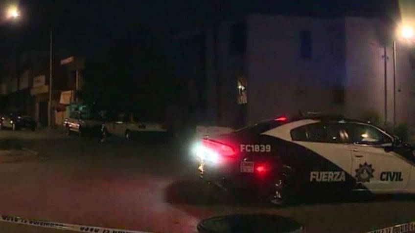 Monterrey: A un costado de un taxi, sicarios matan a un hombre; lo acribillaron hasta morir