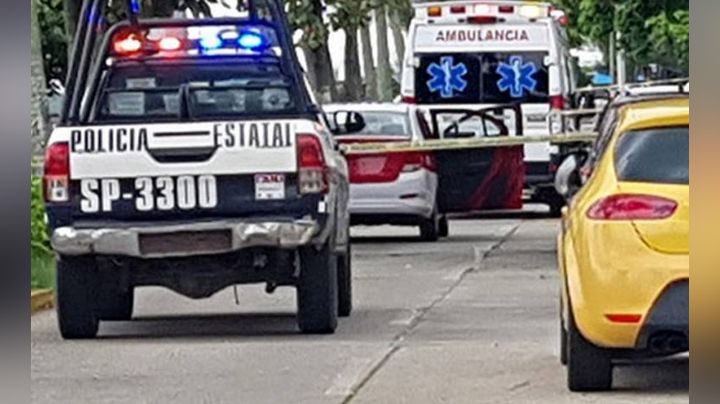 Crisis en Coatzacoalcos: Pistoleros asesinan a taxista y su clienta; era custodia de un penal