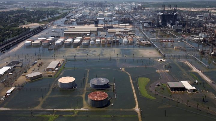 Estragos del huracán 'Ida': Petróleo se derrama en el Golfo de México; desconocen a dueños