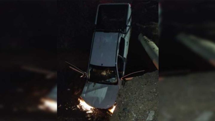 Cajeme: ¿Y la reparación? De nueva cuenta socavón se 'traga' un vehículo