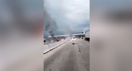 VIDEO: Sobre la México-Puebla, tráiler pierde el control y se impacta contra caseta